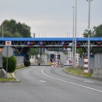 Zbog urušavanja mosta prekinut promet na granici s BiH