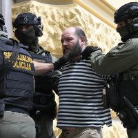 Policija odvodi Kristijana Aleksića na saslušanje u DORH