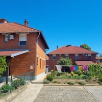 Batine vile, Borovo naselje