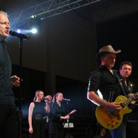 Thompsonov nastup na humanitarnom koncertu u Sisku