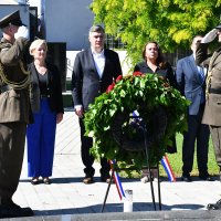 Predsjednik Zoran Milanović u posjetu Romskom memorijalnom centru Uštica