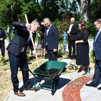 Predsjednik Zoran Milanović u posjetu Romskom memorijalnom centru Uštica