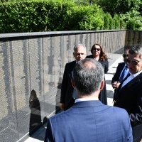 Predsjednik Zoran Milanović u posjetu Romskom memorijalnom centru Uštica