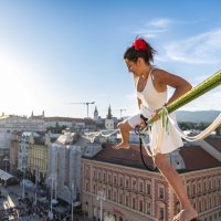 Antonia Gašparov hodom na žici privukla poglede prolaznika