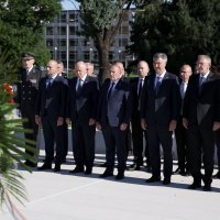 Zagreb: Andrej Plenković i članovi Vlade položili vijence u znak obilježavanja Dana državnosti
