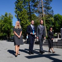 Tomislav Tomašević na Gradskom groblju Mirogoj položio vijence na Središnji križ
