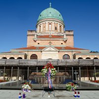 Tomislav Tomašević na Gradskom groblju Mirogoj položio vijence na Središnji križ