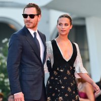 Michael Fassbender i Alicia Vikander