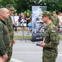 Ivan Anušić i Tihomir Kundid uručili su medalju pripadnicima Vojno-zdravstvenog središta koji su spasili život dječaku