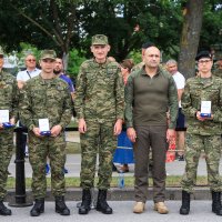 Ivan Anušić i Tihomir Kundid uručili su medalju pripadnicima Vojno-zdravstvenog središta koji su spasili život dječaku