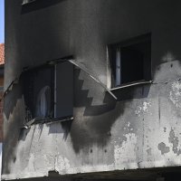 Požar u Velikoj Gorici, izgorjelo nekoliko automobila, oštećena fasada stambene zgrade