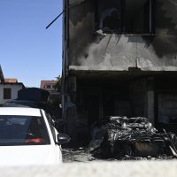 Požar u Velikoj Gorici, izgorjelo nekoliko automobila, oštećena fasada stambene zgrade