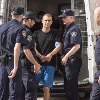 Dovođenje osumnjičeih za podmetanje požara na sud