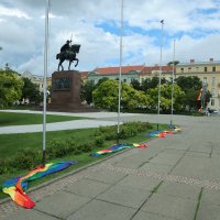 Skinute LGBTQ+ zastave u Zagrebu