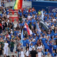 Mladi hodačasnici Antunovskog hoda na Trgu bana Jelačića u Zagrebu