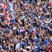 Mladi hodačasnici Antunovskog hoda na Trgu bana Jelačića u Zagrebu