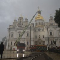 Samostan Kijevsko-pečerska lavra u plamenu