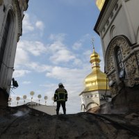 Samostan Kijevsko-pečerska lavra u plamenu