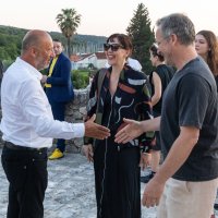 Maggie Gyllenhaal, Peter Sarsgaard i Miro Purivatra
