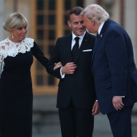 Brigitte i Emmanuel Macron, Donald Trump