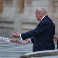 Brigitte i Emmanuel Macron, Donald Trump
