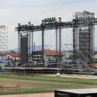Pripreme za koncert Marka Perkovića Thompsona u Zaprešiću