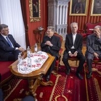 Đakovo: Sastanak Vlade s nadbiskupom mons. Đurom Hranićem