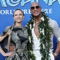 Dwayne Johnson i Lauren Hashian