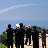 Kim Jong-Un nadgleda ispaljivanje projektila iz fregate Kang Kon
