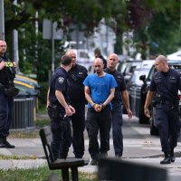 Uhićen muškarac koji je prijetio da će se raznijeti bombom