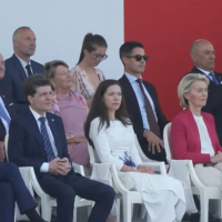 Svjetski čelnici na vojnom mimohodu u Parizu
