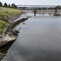 Osijek: Nizak vodostaj rijeke Drave na površinu izbacio olupinu
