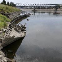 Osijek: Nizak vodostaj rijeke Drave na površinu izbacio olupinu