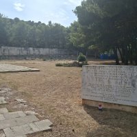 Zahodi u spomen parku Šubićevac