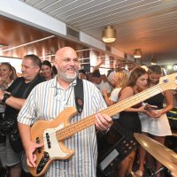 Atmosfera na trajektu koji vozi na koncert Trag u beskraju