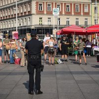 Na Trg bana Jelačića stigli su i protuprosvjednici
