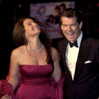 Pierce Brosnan i Keely Shaye Smith