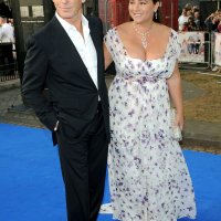 Pierce Brosnan i Keely Shaye Smith