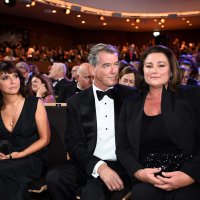 Pierce Brosnan i Keely Shaye Smith