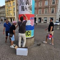 HDZ postavlja zastave po Trgu bana Jelačića