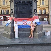 HDZ postavlja zastave po Trgu bana Jelačića