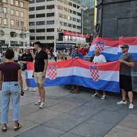 HDZ postavlja zastave po Trgu bana Jelačića