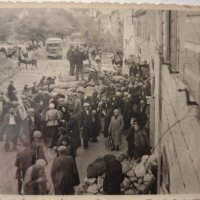 Gužva ispred trgovine Pervan 1942. godine