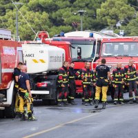 Vatrogasci cijelu noć gasili požar kod Omiša