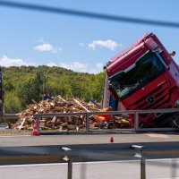 Prevrnuo se kamion na A1