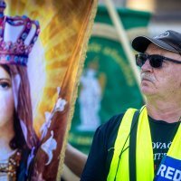 Prosvjed molitelja na Trgu bana Jelačića