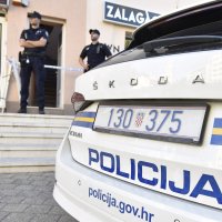 U Šibeniku nožem ubijen mladić, djevojka se bori za život