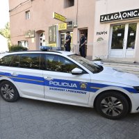 U Šibeniku nožem ubijen mladić, djevojka se bori za život