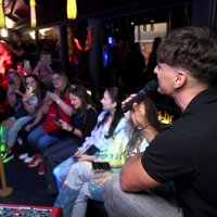Adi Šoše održao koncert u autobusu