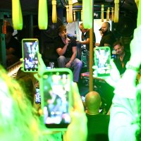 Adi Šoše održao koncert u autobusu